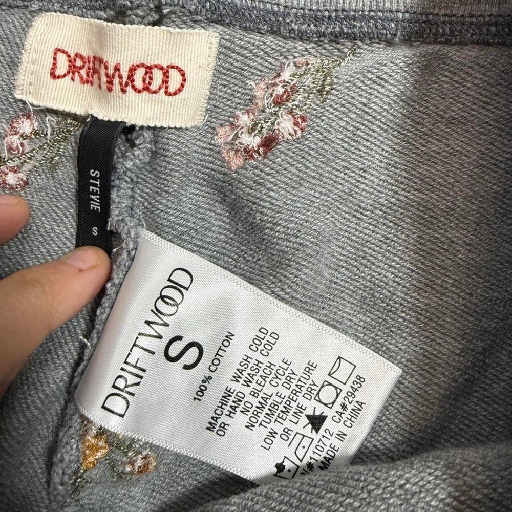 Driftwood Stevie S Gray Floral Embroidered Jogger Sweatpants free people cottage - Picture 2 of 3